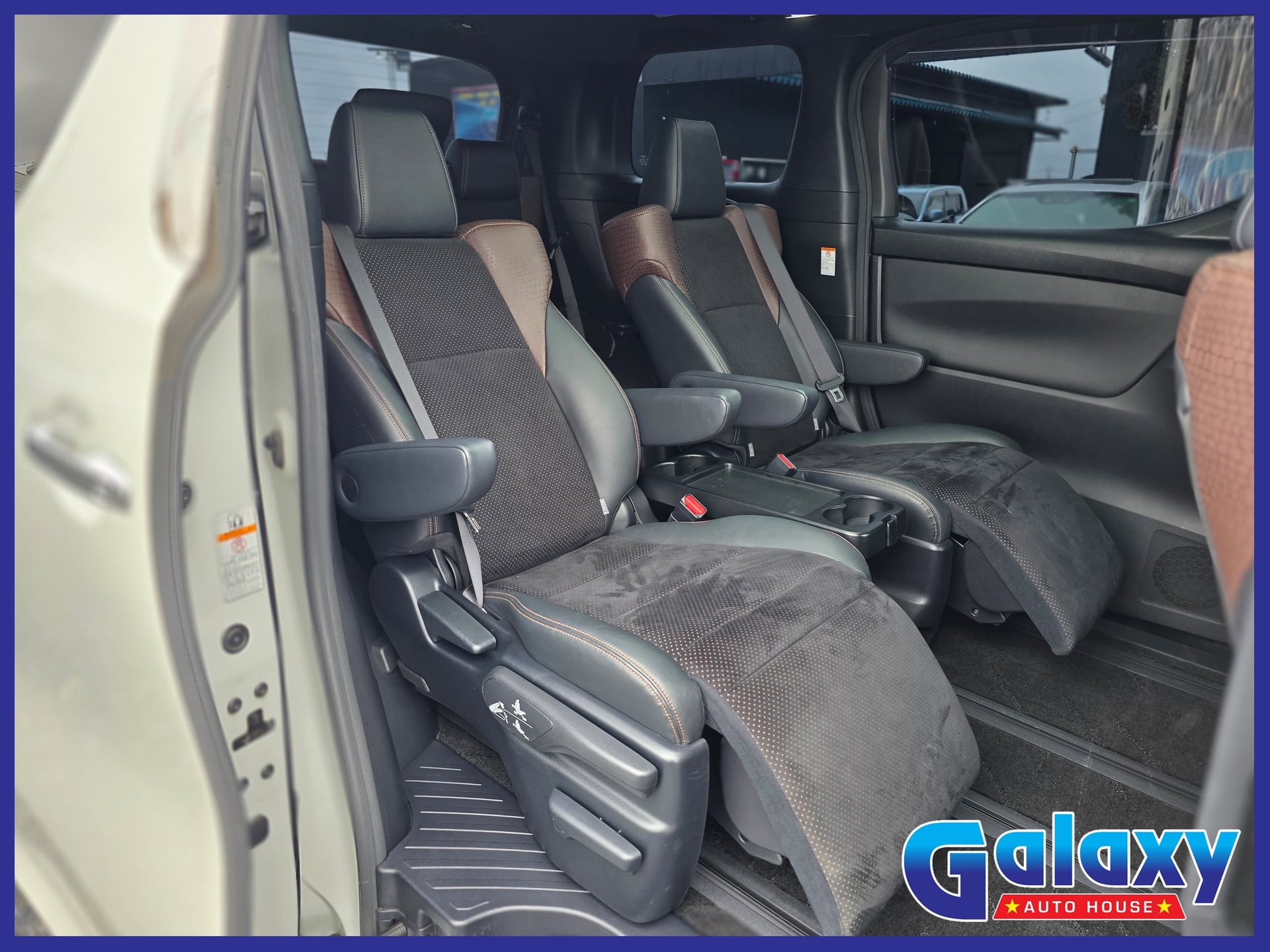 
								Toyota Alphard 2.5S A Package Type Black completo									
