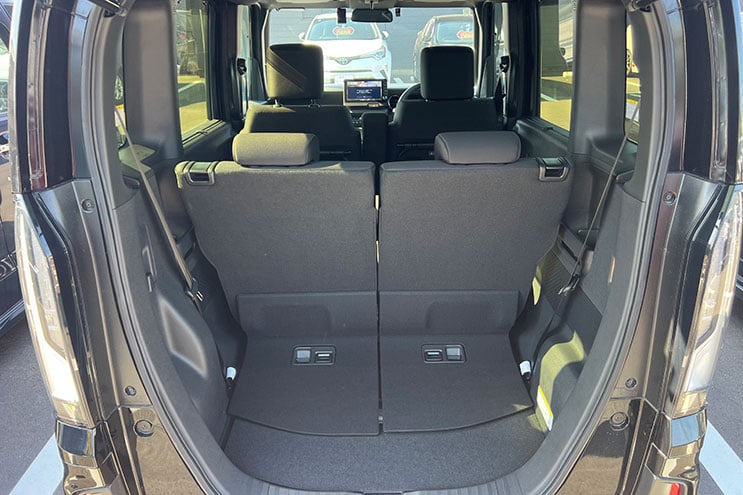 
								Honda N-Box preto – 221125NC completo									