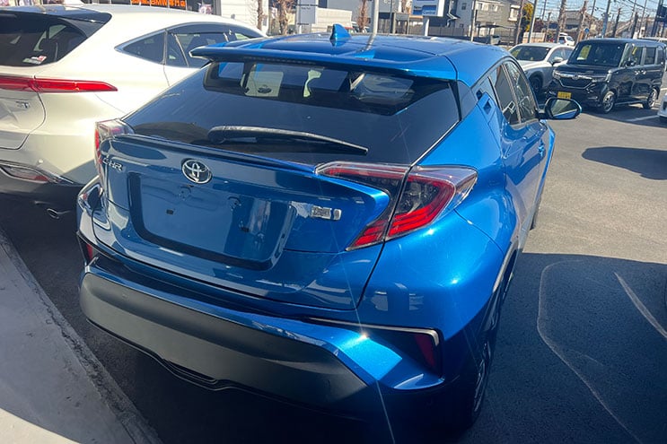 
								Toyota C-HR completo									