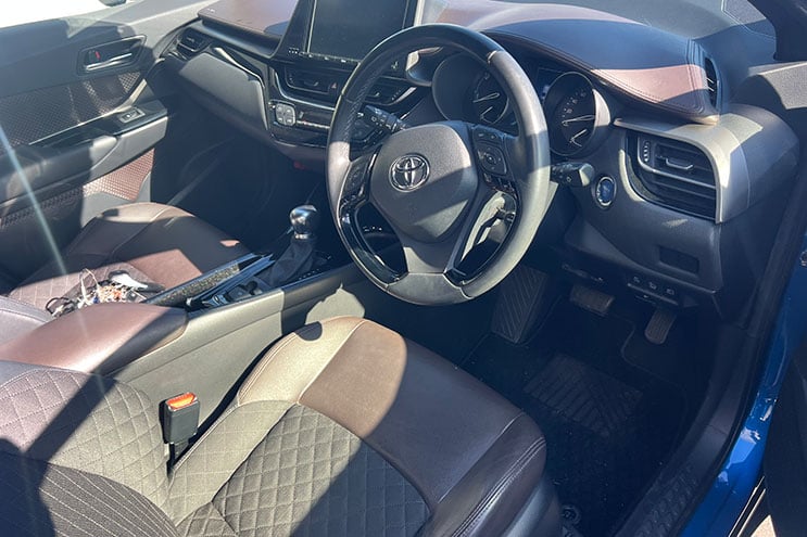 
								Toyota C-HR completo									
