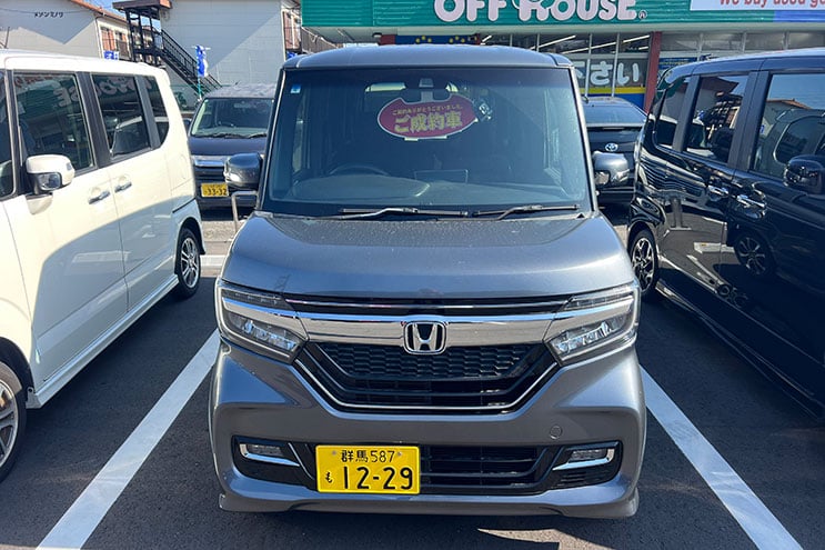 
								Honda N-Box Custom completo									