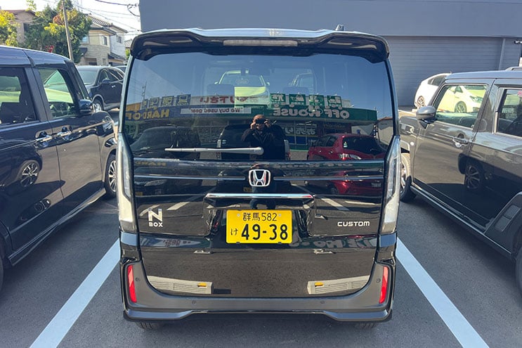 
								Honda N-Box preto – 221125NC completo									