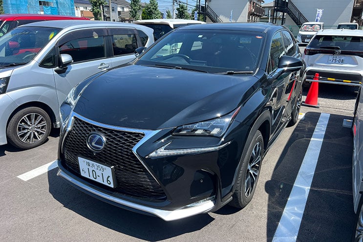 
								Lexus NX300H F Sport completo									