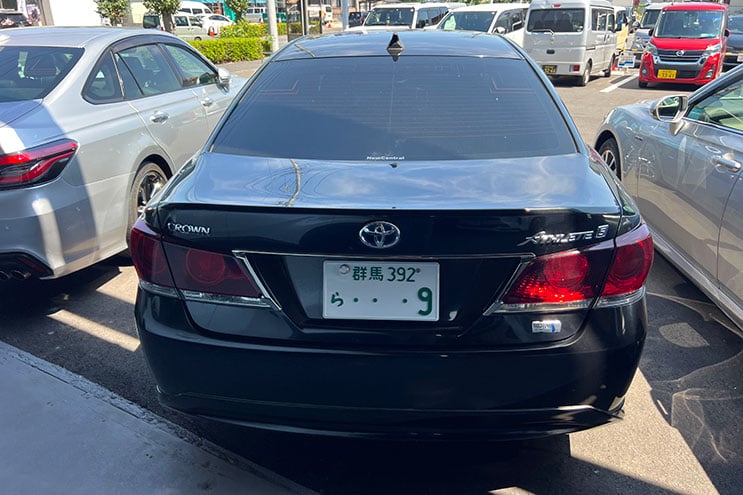 
								Toyota Crown Hybrid Athlete Black Style completo									