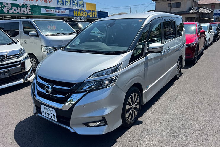 
								Nissan Serena Highway Star completo									