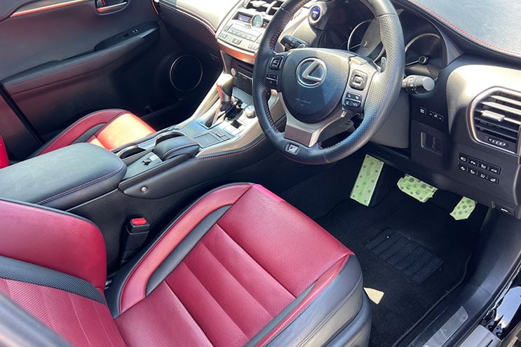 
								Lexus NX300H F Sport completo									