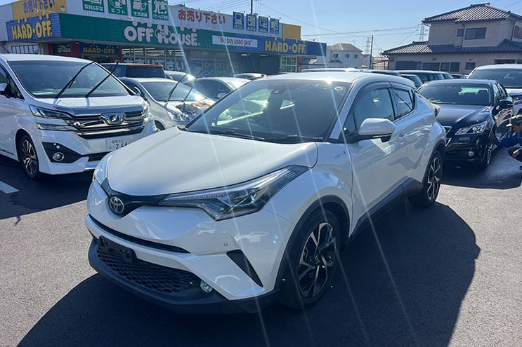 
								Toyota C-HR G completo									