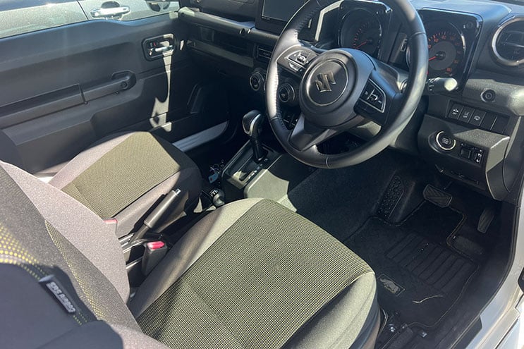 
								Suzuki Jimny completo									
