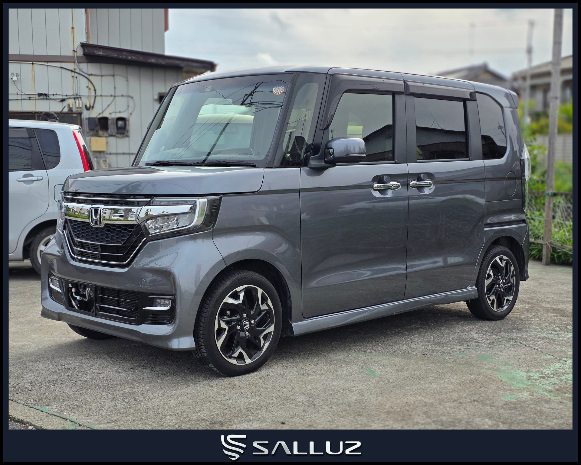 
								Honda N-BOX Custom G・L completo									