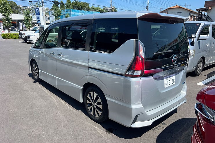 
								Nissan Serena Highway Star completo									