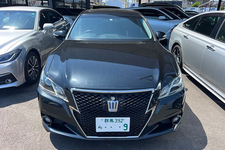 
								Toyota Crown Hybrid Athlete Black Style completo									