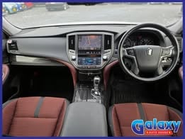 
								Toyota Crown Athlete S completo									