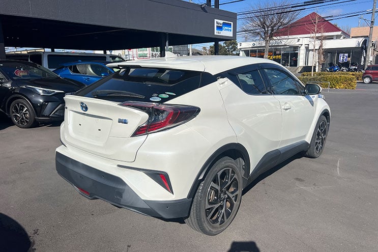 
								Toyota C-HR G completo									