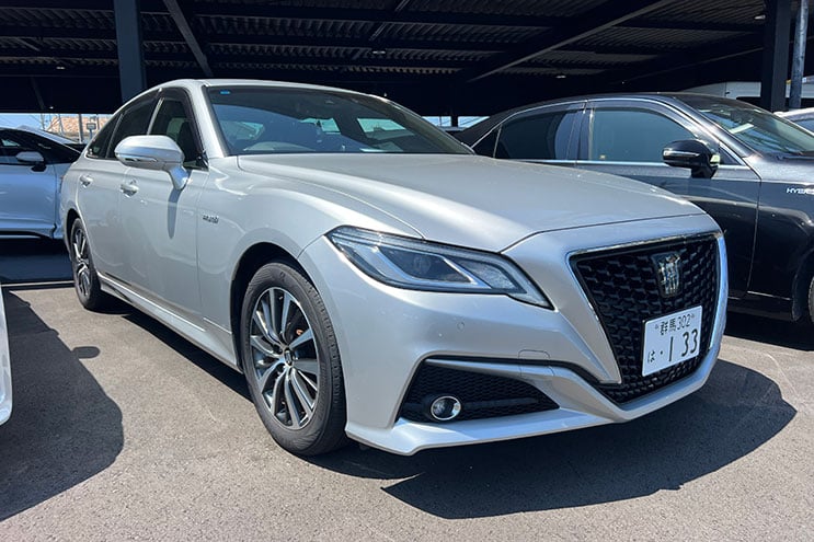 
								Toyota Crown Hybrid S C Package completo									