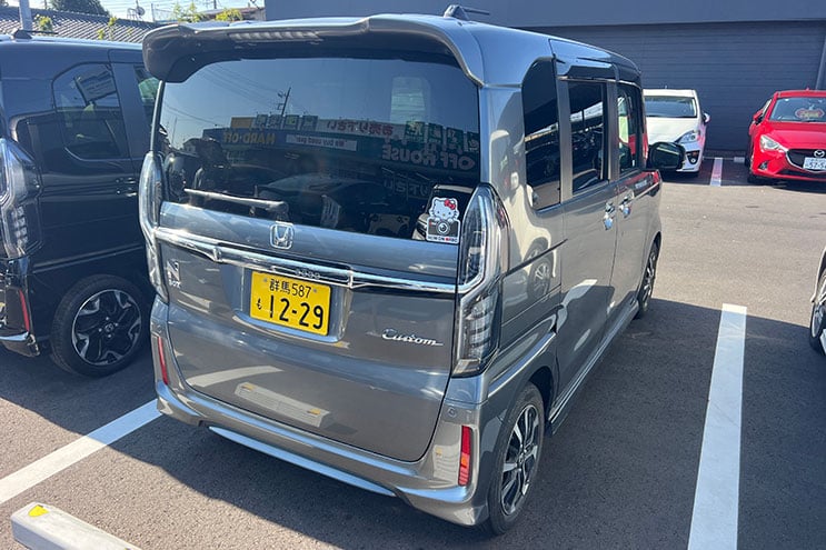 
								Honda N-Box Custom completo									