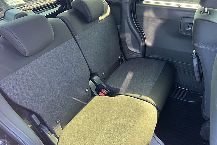 
								Honda N-Box preto – 221125NC completo									