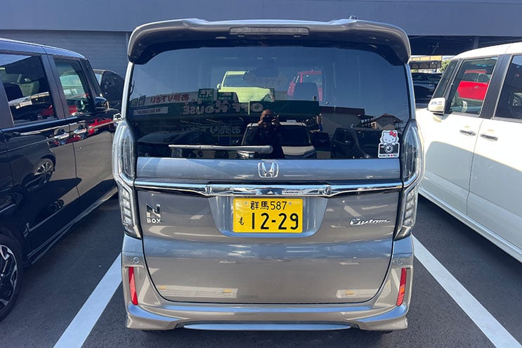 
								Honda N-Box Custom completo									