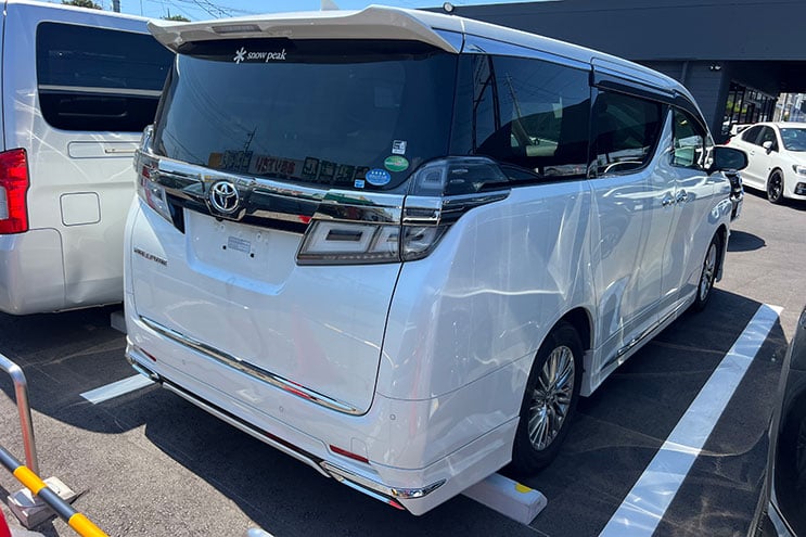 
								Toyota Vellfire 2.5 V completo									