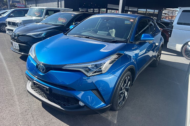 
								Toyota C-HR completo									