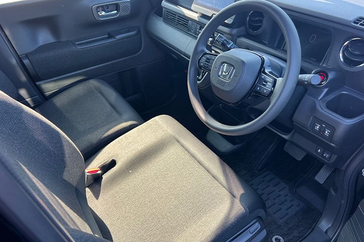 
								Honda N-Box preto – 221125NC completo									