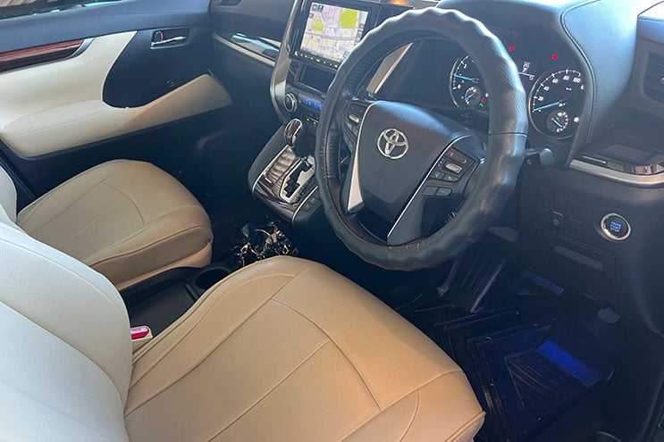 
								Toyota Vellfire 2.5 X completo									