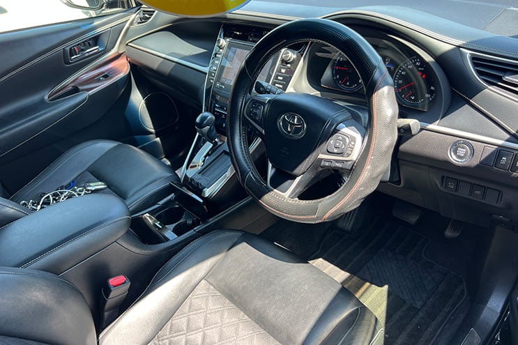 
								Toyota Harrier Premium Advanced Package completo									