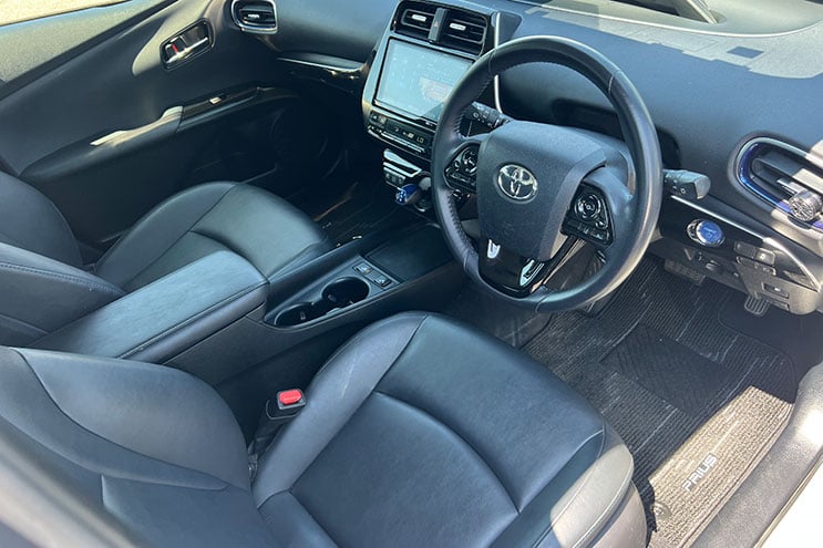 
								Toyota Prius S Touring completo									