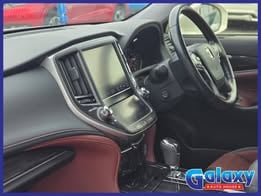 
								Toyota Crown Athlete S completo									