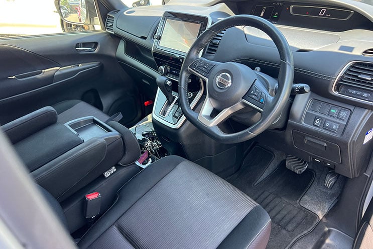 
								Nissan Serena Highway Star completo									