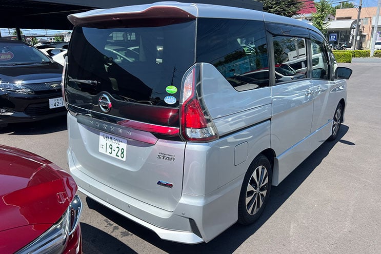 
								Nissan Serena Highway Star completo									
