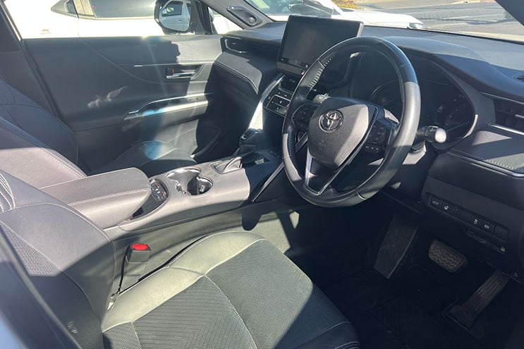 
								Toyota Harrier completo									