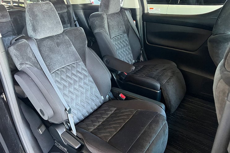 
								Toyota Vellfire Z A Edition completo									